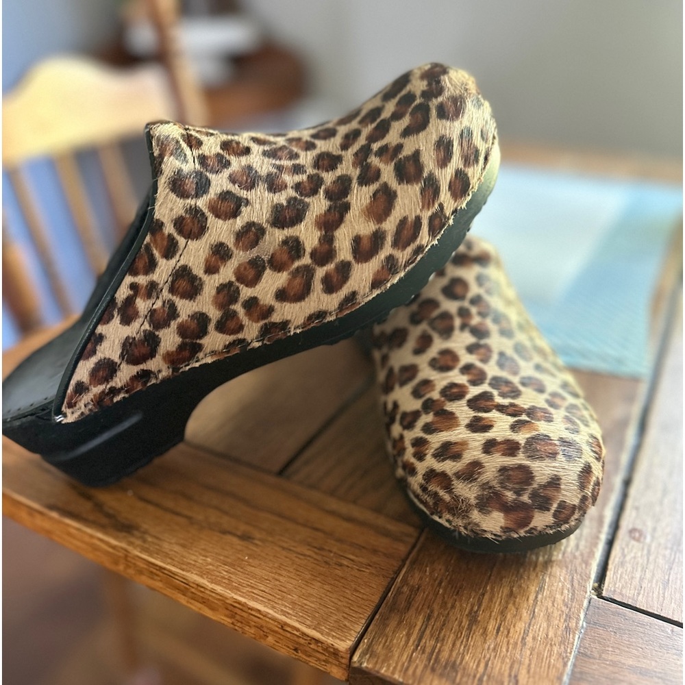 Women’s Sanita leopard print clogs good condition
